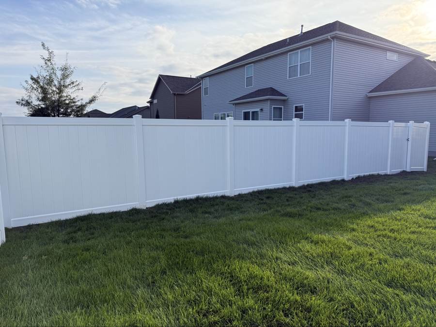 White vinyl privacy fence